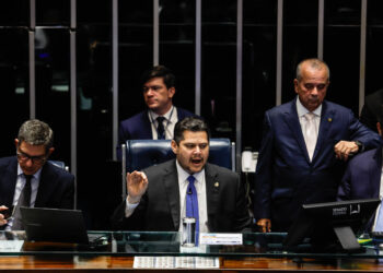 Morning Call: Principal bandeira da campanha de Lula para o 2º turno, PEC da escala 6×1 chega ao Plenário