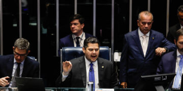 Morning Call: Principal bandeira da campanha de Lula para o 2º turno, PEC da escala 6×1 chega ao Plenário